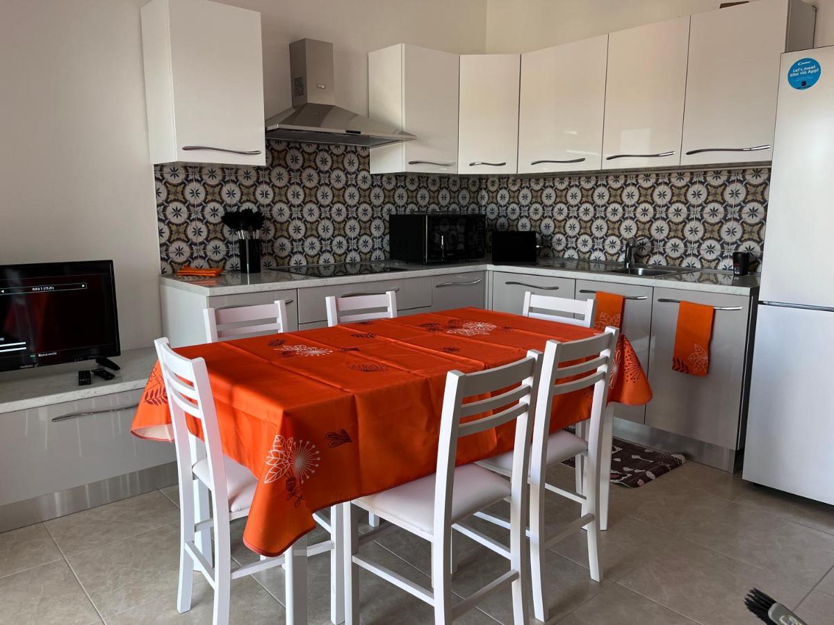 Residence Le Maree Porto Pino Exterior photo